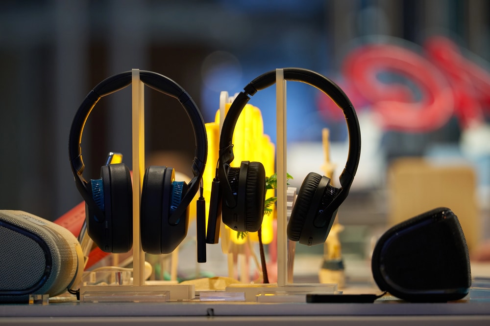 Featured image for “Drei Schwachstellen in Airoha-Chipsätzen gefährden Millionen Bluetooth-Kopfhörer”